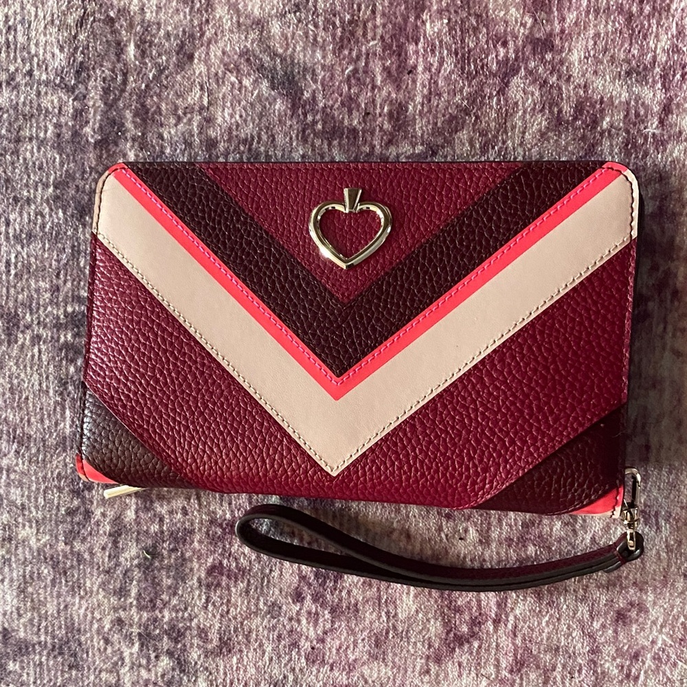 KATE SPADE CHEVRON with Heart Accent accent in New without tags condition.
